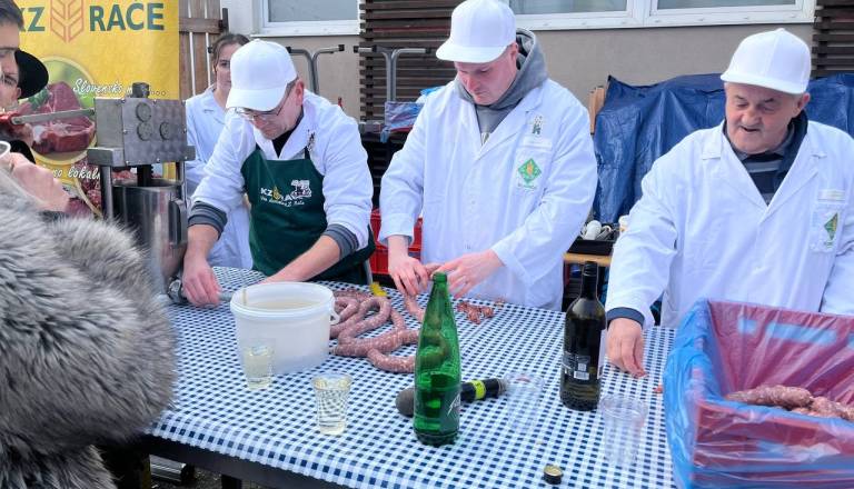 FOTO: Na Štuku obudili furež, mladi spoznavali koline, kot so bile nekoč