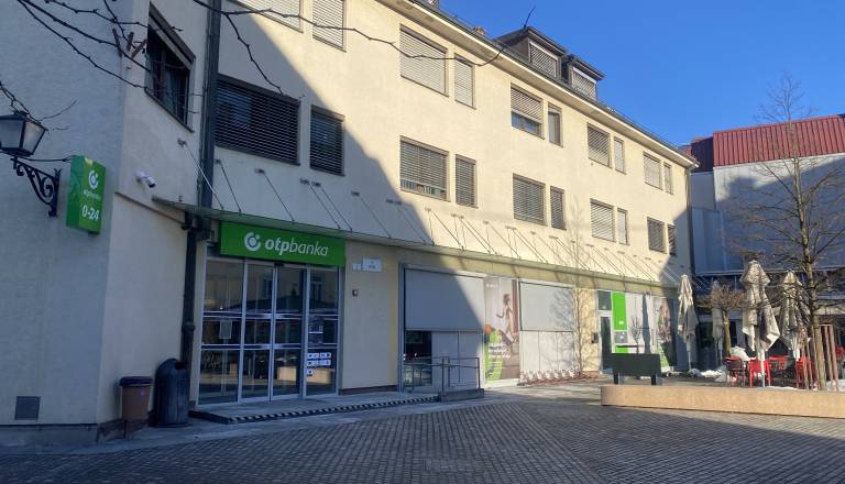 Obsežne preiskave na območju Ptuja: Glavni osumljenec naj bi bil zaposlen v OTP banki