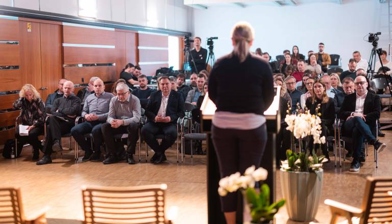FOTO: Takšno je vzdušje na konferenci Zdravje v naših rokah