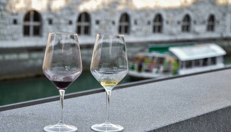 Neznani gurman vlomil v poslovne prostore