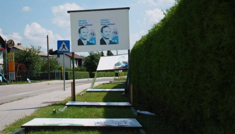 Znani pogoji za uporabo plakatnih mest pred državnozborskimi volitvami