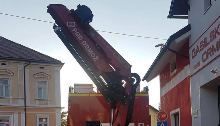 Ormoški gasilci na pomoč ujeti mački: »Gasilci pomagamo ne glede na velikost ali število tačk«