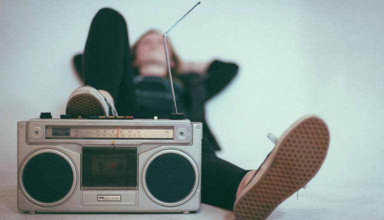 Ste po mnenju sosedov ponoči preglasni? Po novem zakonu vam lahko ...