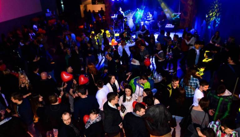 Kam ta konec tedna? V Pomurju se prepletajo koncerti, ustvarjalne delavnice in pohodi ob Muri 