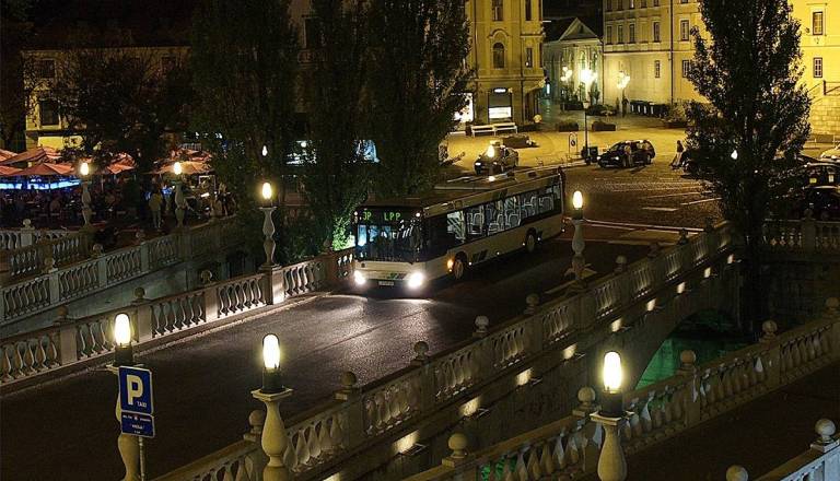 V drugih prestolnicah vozijo nočni avtobusi, le v Ljubljani ne –  je zato Štepanjsko naselje polno avtomobilov? LPP se brani