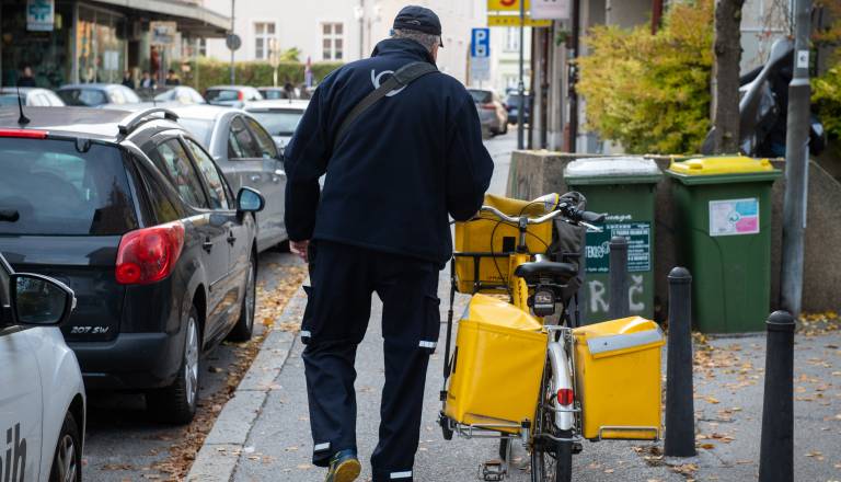 Pošta prihaja le enkrat tedensko, roki pa tečejo. Mariborska poslanka zahteva ukrepanje