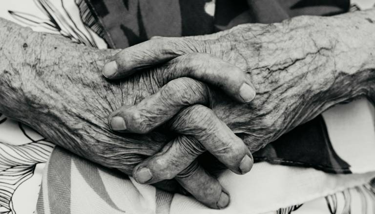 Upokojeni Kranjčanki pogojna kazen zaradi smrti partnerja iz malomarnosti