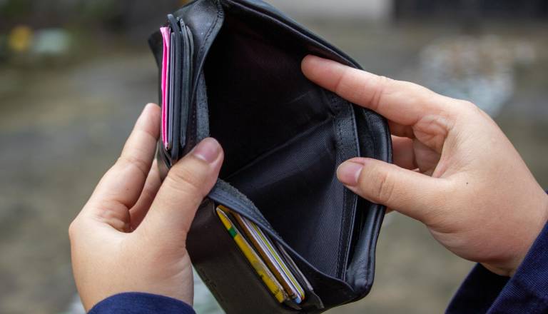 Zaradi Šutarjevega zakona tudi na Gorenjskem socialna pomoč pod izvršbo? CSD potrjuje primere