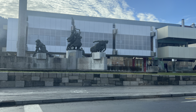 Stanovanja nad kočevsko Namo: Po dveh letih obljub o vselitvi podjetje v prisilno poravnavo