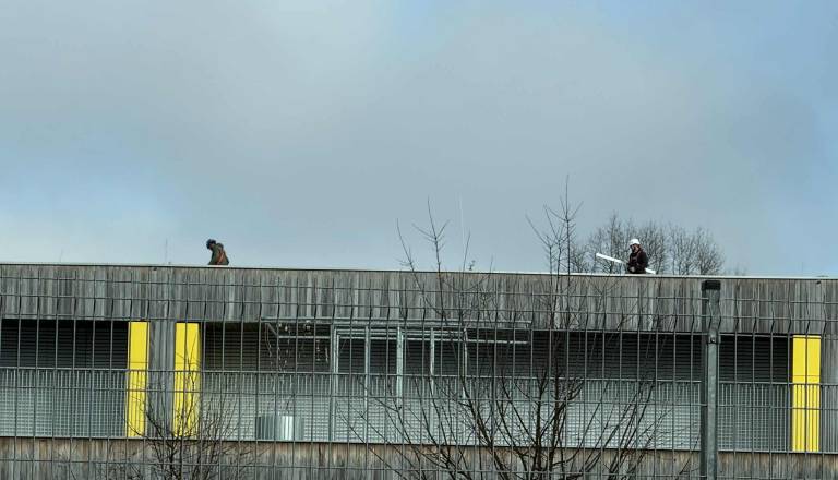FOTO: Kaj se dogaja na strehi kočevskega vrtca? 