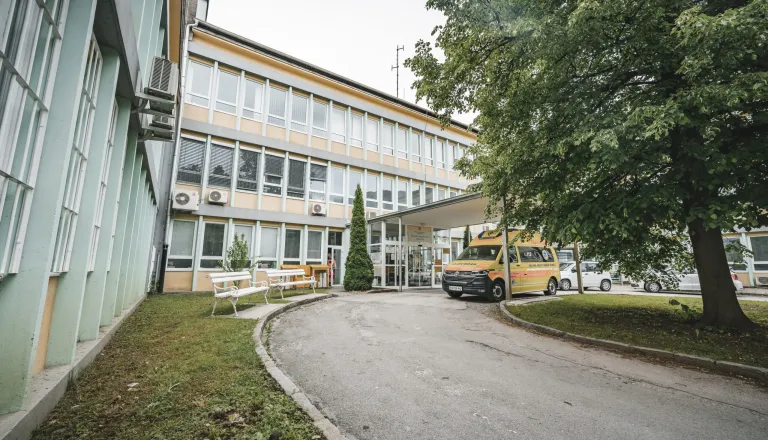 Kaj se dogaja na Jesenicah? Ljudje dobivajo klic, da so ostali brez zdravnika