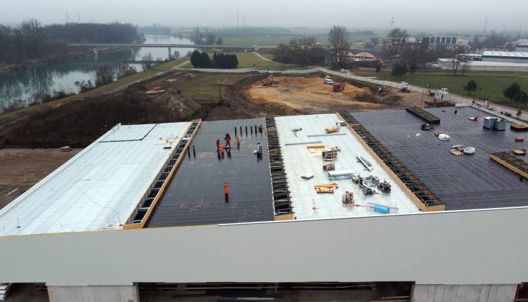 Bazen Krško dobiva streho, dela napredujejo po terminskem planu