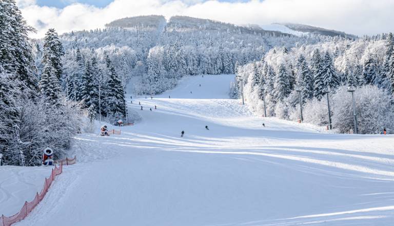 Sneg, proge in žičnice so pripravljene na prve smučarje