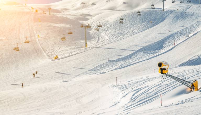 Zima se začenja: to slovensko smučišče jutri sprejema prve smučarje