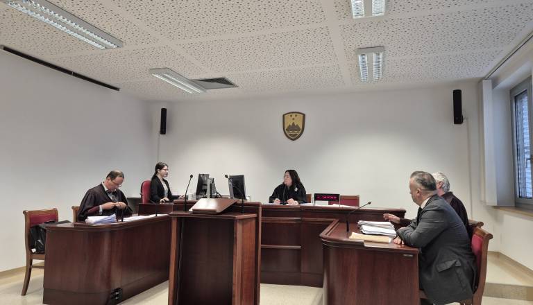 Rituper Dom starejših Rakičan toži za skoraj milijon evrov, o Zoranu Hoblaju ne duha ne sluha