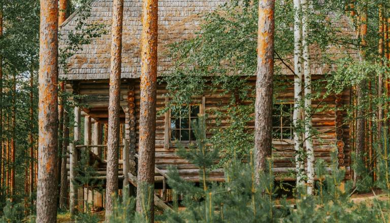 Občina Kranjska Gora načrtuje gradnjo brunarice in novega parkirišča v Gozd Martuljku