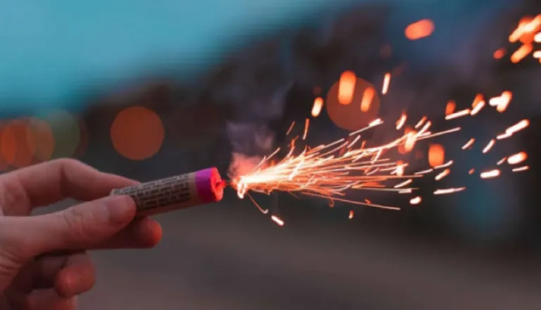 Konec pokanja? Velika večina za absolutno prepoved uporabe pirotehnike