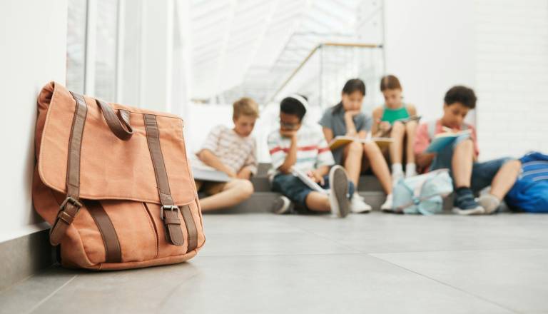 Prihodnost šol pod drobnogledom: V državnem svetu posvet o umetni inteligenci v izobraževanju