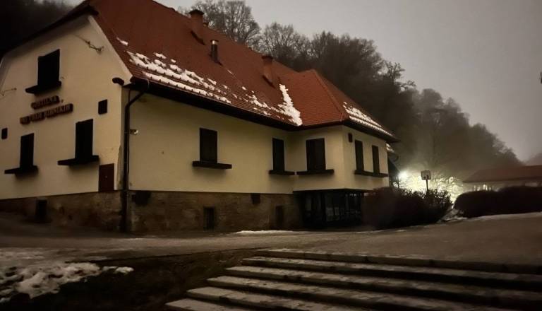 Dim nad Mariborom: Zagorelo naj bi na območju nekdanje gostilne Pri treh ribnikih