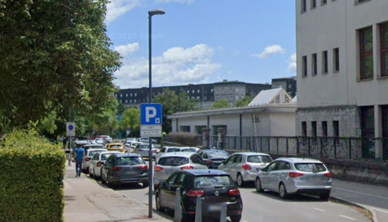 Po tej ljubljanski ulici kolesarji vozijo v nasprotni smeri, a brez talnih oznak