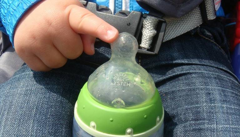 Ne ignorirajte tega seznama: Strokovnjaki opozarjajo na sporno mlečno formulo