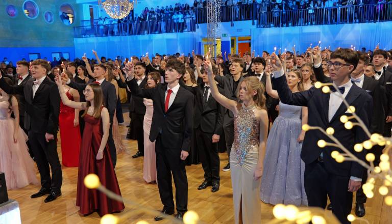 FOTO in VIDEO: Soboški gimnazijci so se s plesom poslovili od srednješolskih klopi