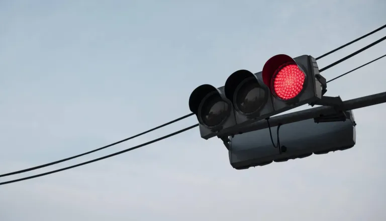 Hudo trčenje na Zaloški cesti, moški odpeljan v bolnišnici