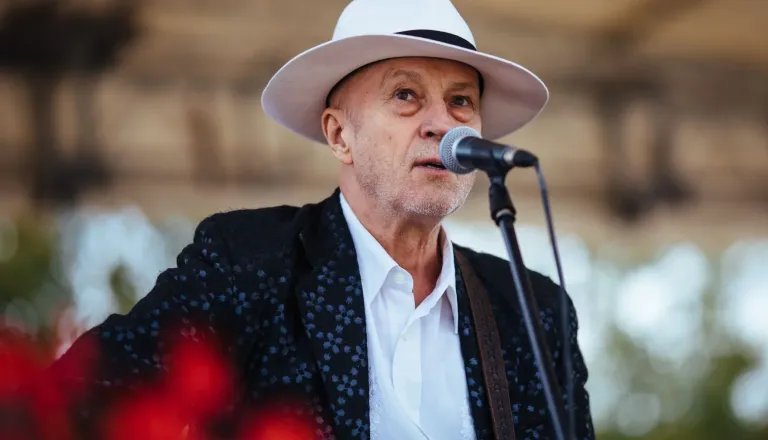 VIDEO: Vlado Kreslin brez očeta na odru, a z ganljivim pozdravom