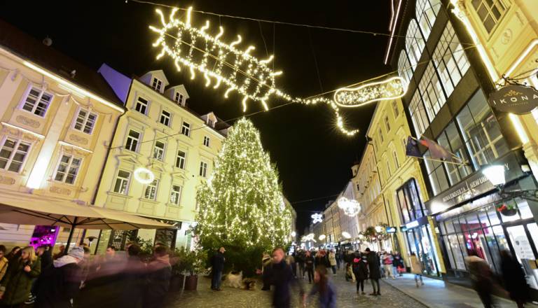 Hrup v centru Ljubljane: Problem brez jasne pristojnosti