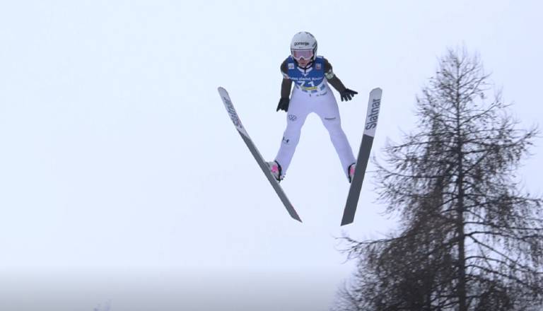 Nika Prevc skočila do nove zmage in rumene majice