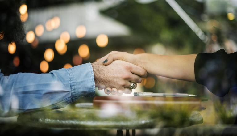 Veste, do kdaj je še primerno, da voščimo za novo leto ali božič?