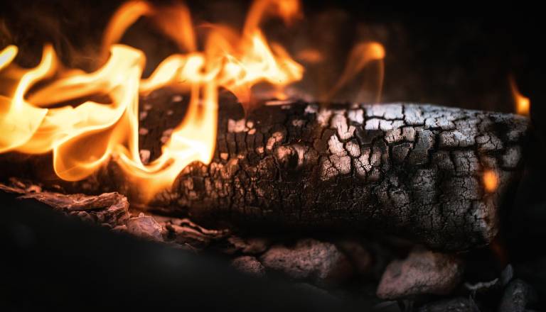 Kako praznujejo pravoslavni verniki na Štajerskem? Od zažiganja badnjaka do kruha s skritim kovancem