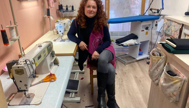 »Za praznike pač mora biti kič.« Sabina Hameršak že 18 let krasi izložbo v starem mestnem jedru