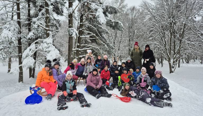 FOTO: Debela snežna odeja poskrbela za športni dan učencev Osnovne šole Beltinci