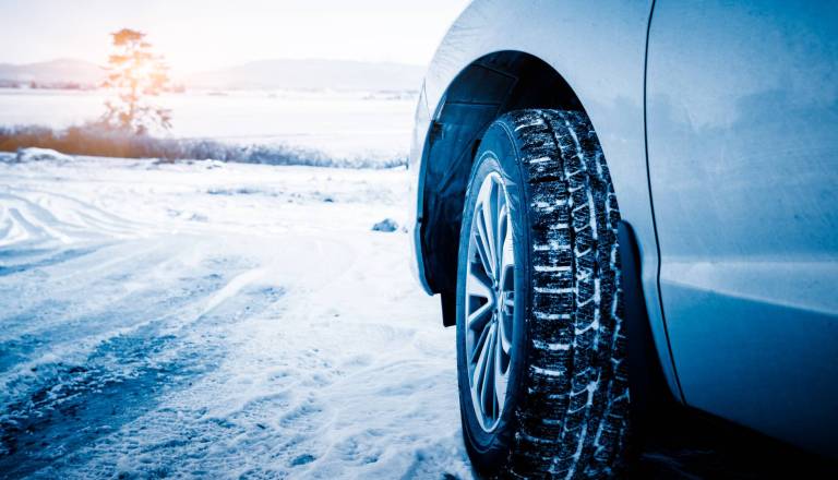 Zimska oprema ni zagotovilo za varnost, kako voziti v zimskih razmerah? 