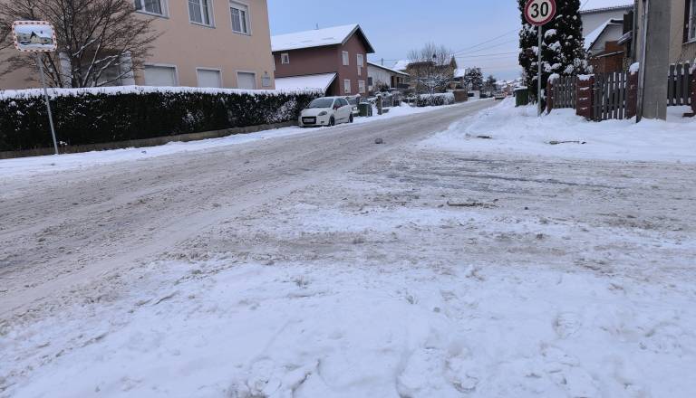 FOTO in VIDEO: Studenčani razočarani! Plugi po nekaterih ulicah niso zapeljali niti enkrat