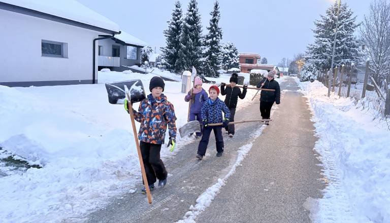 FOTO: Srčna pomoč mladih štajerskih gasilcev, v snežnih razmerah pomagajo sokrajanom