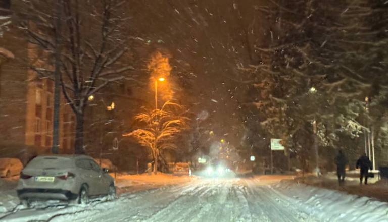 Med plazom kritik tudi drugačen zapis: »To je bila prva prijazna beseda, ki sem jo danes slišal«