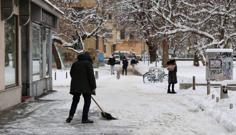 FOTO: Ljubljana pod 18 centimetri snega, to so prizori iz mesta