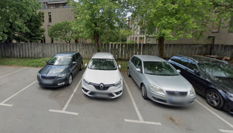 Zmeda s parkiranjem v Šiški, prebivalci predlagali spremembe, mestna občina jih ne načrtuje