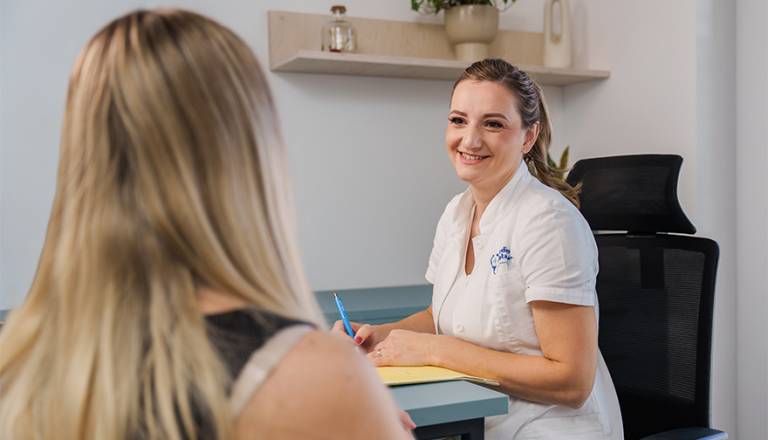 Kako dolge čakalne dobe v zdravstvu dušijo ptujska podjetja – in kje je rešitev?