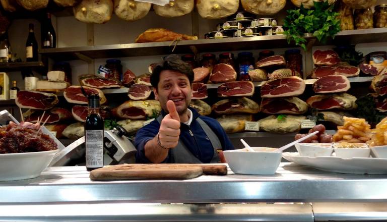 Kaj je bolj bogokletno za Italijane: kečap na špagetih ali ananas na pici?