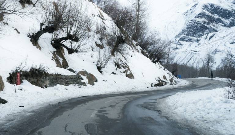 Dars opozarja: Jutri nevarnost poledice in nastanka žleda