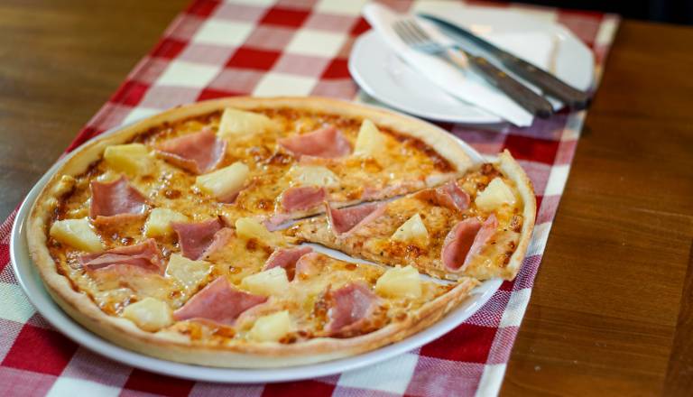 Največji kulinarični grehi v Italiji: Od kečapa na špagetih do ananasa na pici