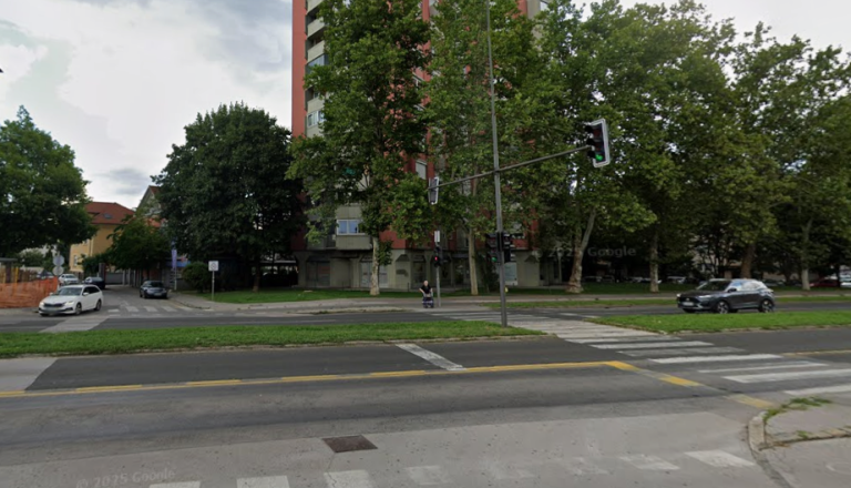 Spremenjeni semaforji na Celovški? Zamiki naj bi upočasnjevali promet, občina težav ne vidi