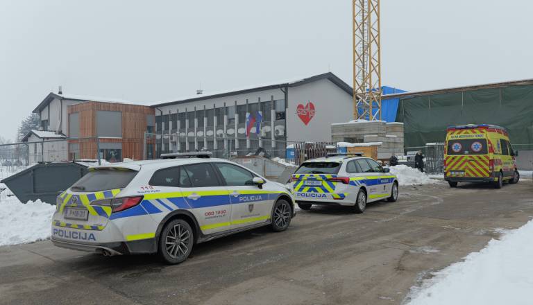 Incident v Prekmurju: Dijak prvega letnika z nožem napadel dijakinjo