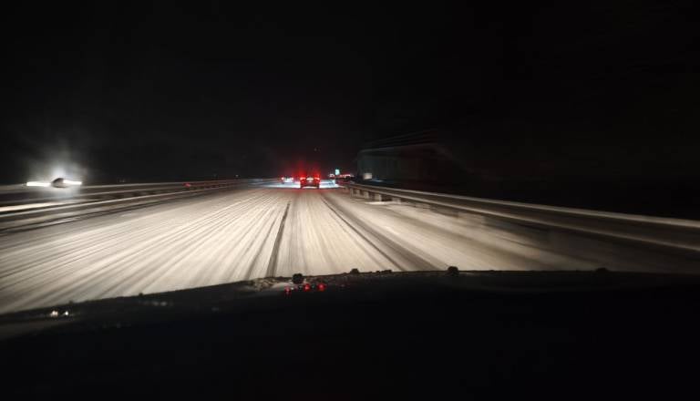 Saj ni res, pa je! Pijan voznik na pomurski avtocesti prevažal potnike