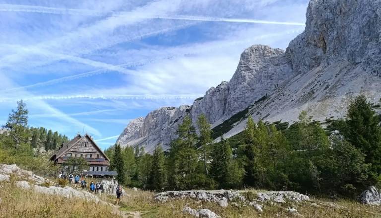 Bohinjski devetošolci so spoznavali gore z gorskimi reševalci ob boku
