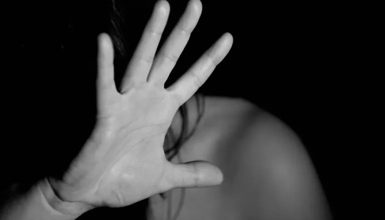 Jeseniški policisti posredovali zaradi nasilja: 43-letniku izrekli prepoved približevanja