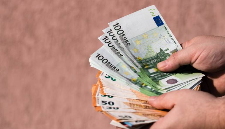 Na račune upokojencev prihaja višje nakazilo: Znano je, kdaj